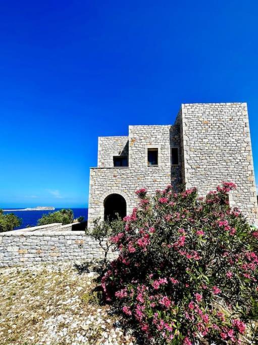 Cozy Cliff Tower W/ Breathtaking Sea Views Villa Agios Georgios Minas Eksteriør billede